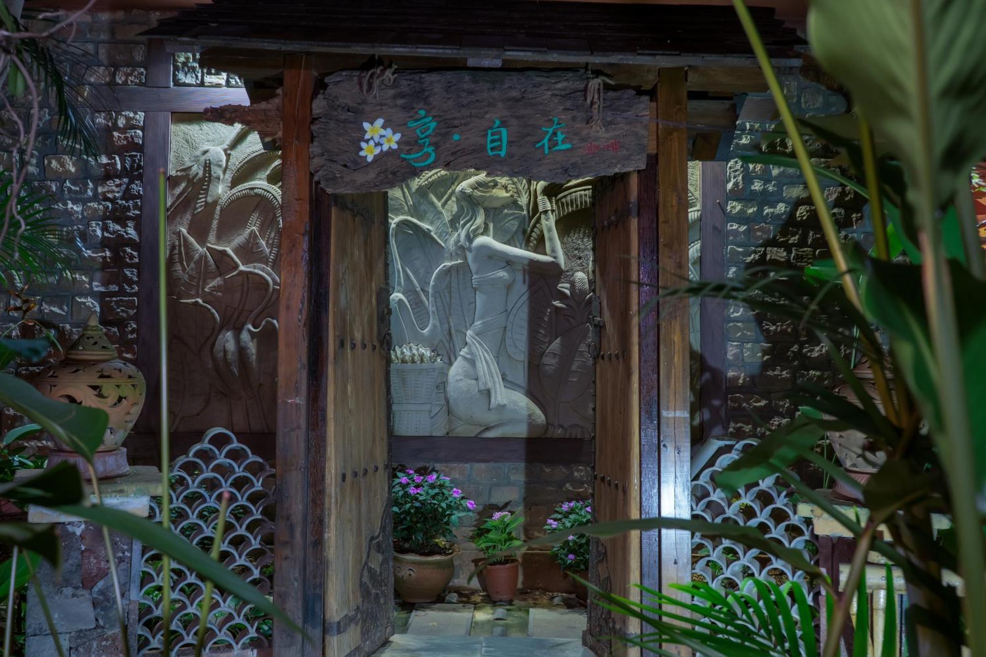 Hidden Garden Inn Jinghong Exterior photo